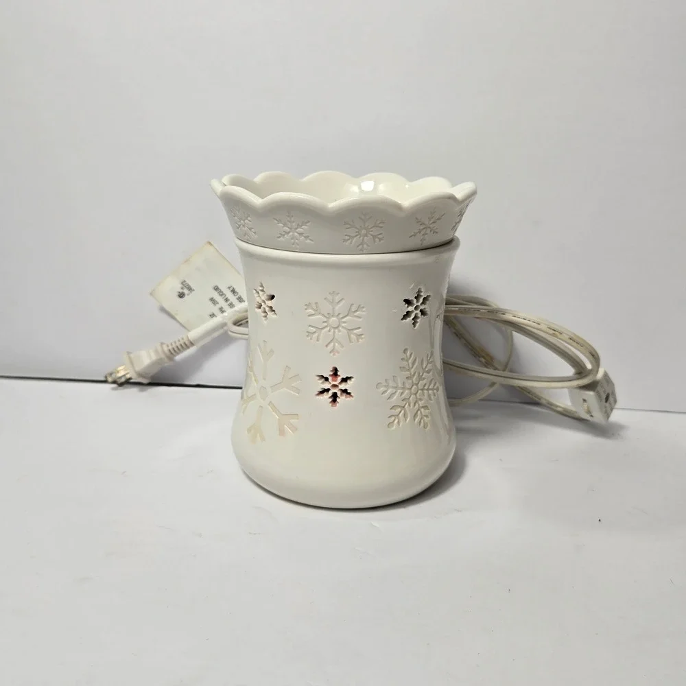 White Ceramic Snowflake Electric Wax Warmer Scalloped Holiday Fragrance Lamp